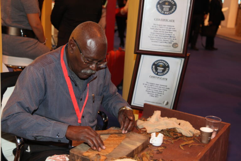 José Cueto Castelar, creador del habano más largo del mundo