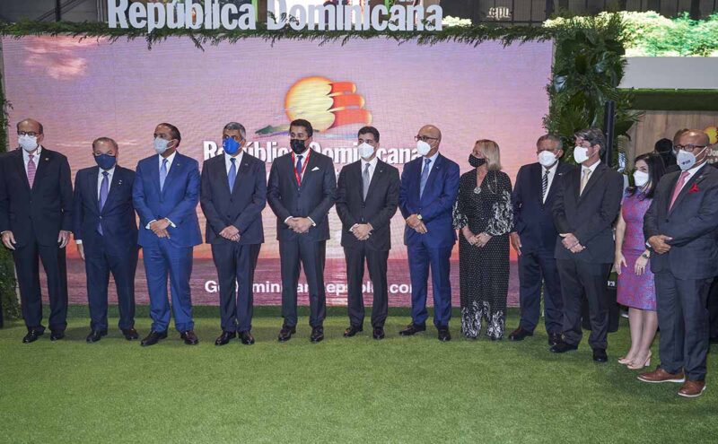 Integrantes de la delegación dominicana e invitados especiales durante la inauguración de FITUR 2021, que se celebra del 19 al 23 de este mes en Madrid.