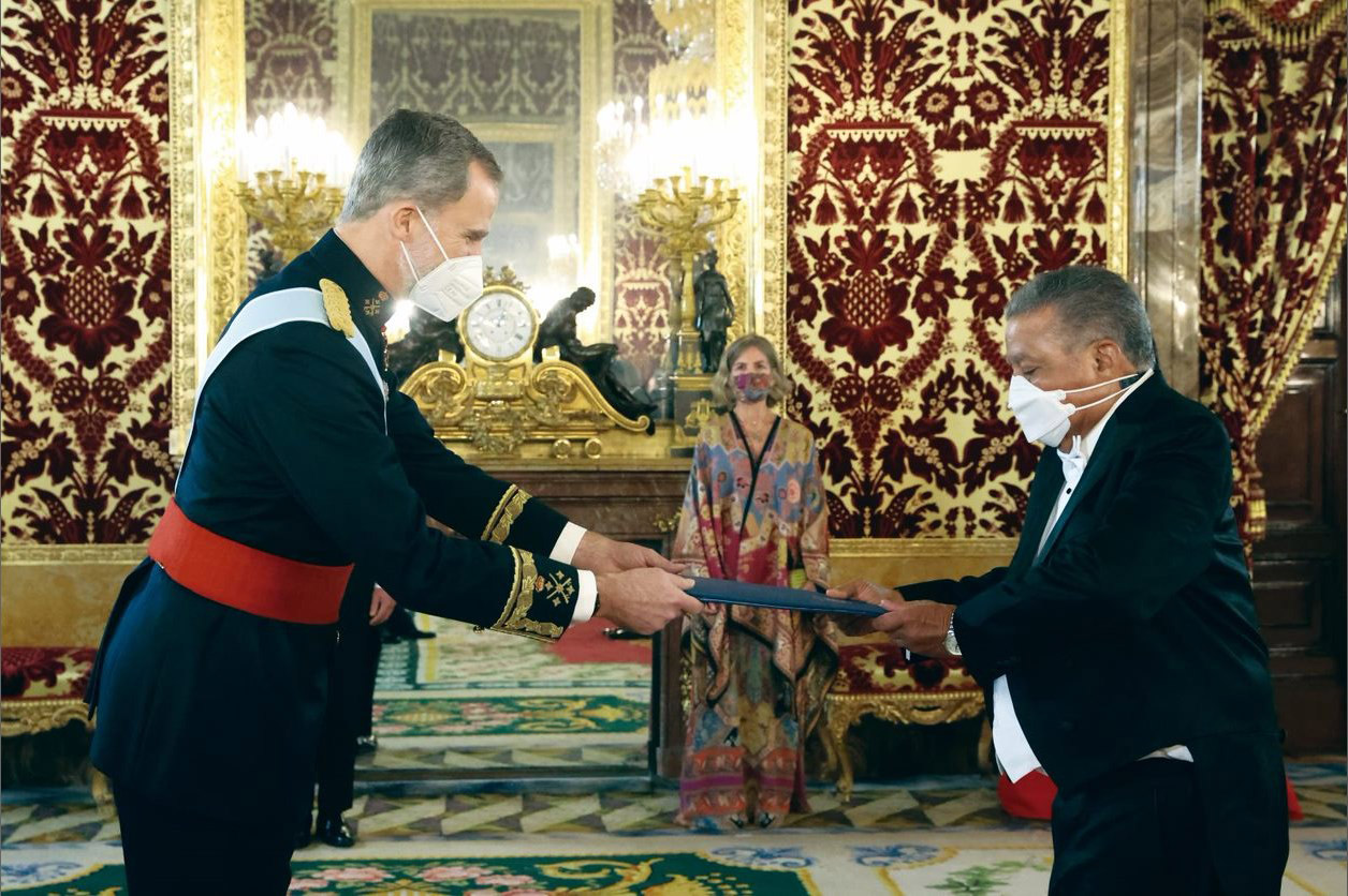 S.M. el Rey Don Felipe VI recibe las credenciales de Juan Bolívar Díaz, Embajador de República Dominicana en España