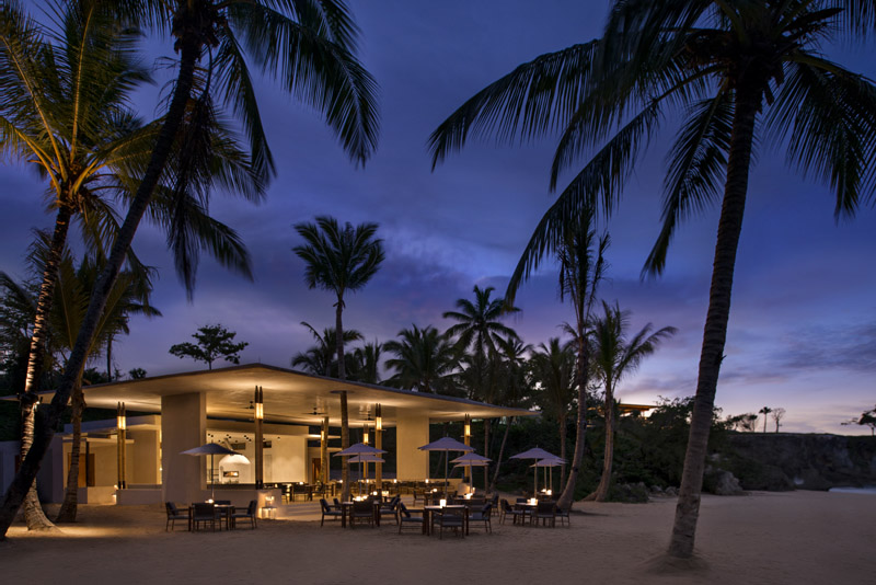 Hotel AMANERA Beach Club at night República Dominicana