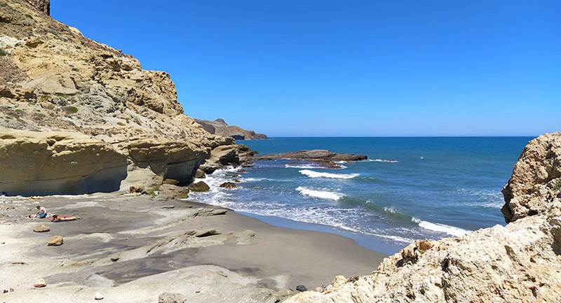 España también cuenta con playas que no tienen nada que envidiar a las del Caribe, rivalizando con estas en belleza y encanto.