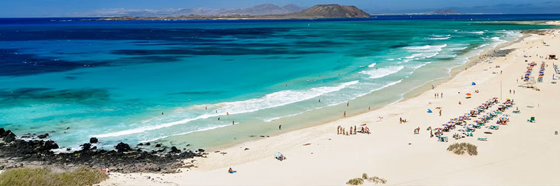 España también cuenta con playas que no tienen nada que envidiar a las del Caribe, rivalizando con estas en belleza y encanto.