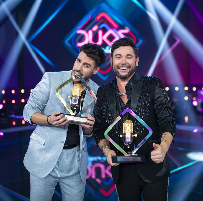 Miguel Poveda ganador junto a Antonio José de la primera edición del concurso de TVE "Dúos Increíbles"