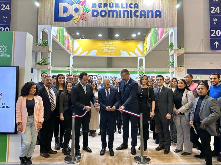 Inauguración del stand de RD en Fruit Logística 2024