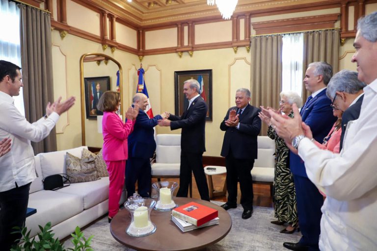 Pedro Álvarez Pastor recibe la nacionalidad dominicana privilegiada