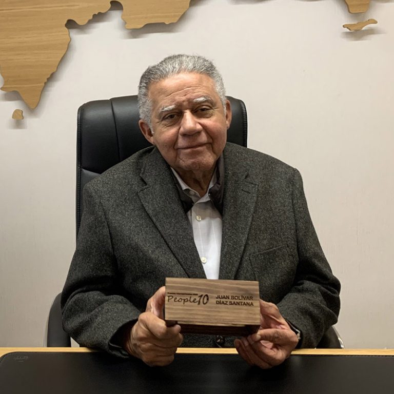 El embajador dominicano ante el Reino de España, Sr. Juan Bolívar Díaz, ha sido laureado con el prestigioso premio People 10 en reconocimiento a su excepcional labor y dedicación