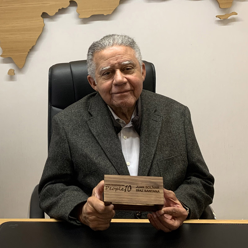 El embajador dominicano ante el Reino de España, Sr. Juan Bolívar Díaz, ha sido laureado con el prestigioso premio People 10 en reconocimiento a su excepcional labor y dedicación