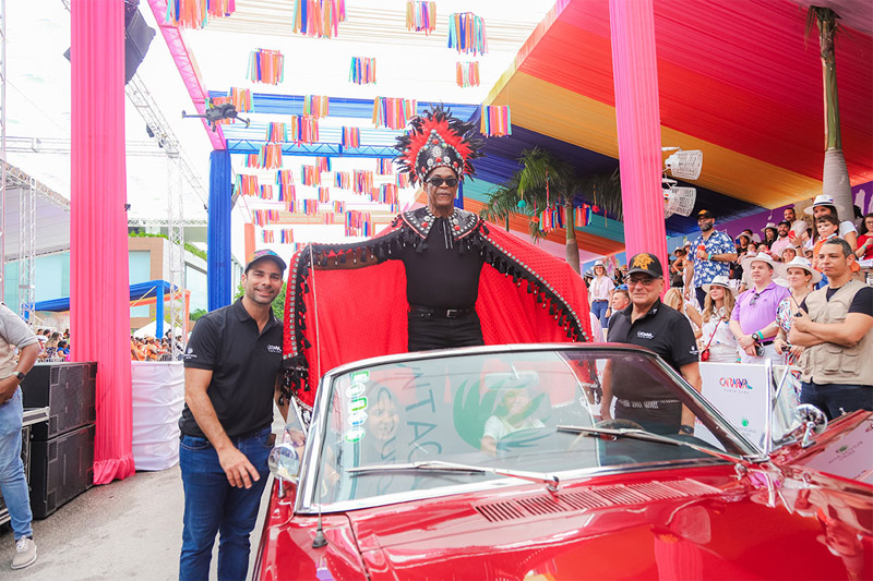 Frank Elias Rainieri, George Bell y Frank Rainieri, en el Carnaval de Punta Cana 2024
