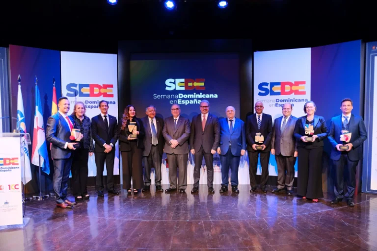 Participantes clausura Semana Dominicana en España