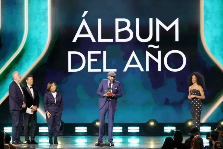 Juan Luis Guerra, junto a su grupo 4.40, fue el gran protagonista de los Latin Grammy 2024 al llevarse cuatro premios en una noche histórica.