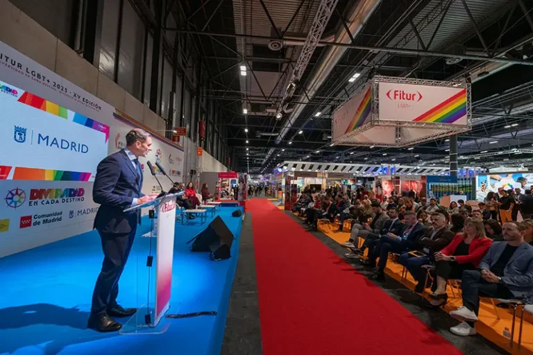 La inauguración de FITUR LGTB+, organizada por FITUR junto JN Global Project, ha contado con la presencia de diferentes representantes gubernamentales y líderes del sector turístico.