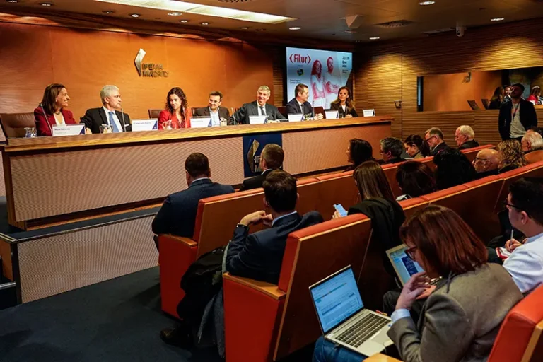 FITUR 2025 reivindica el papel transformador del sector y su compromiso con la sostenibilidad y la innovación