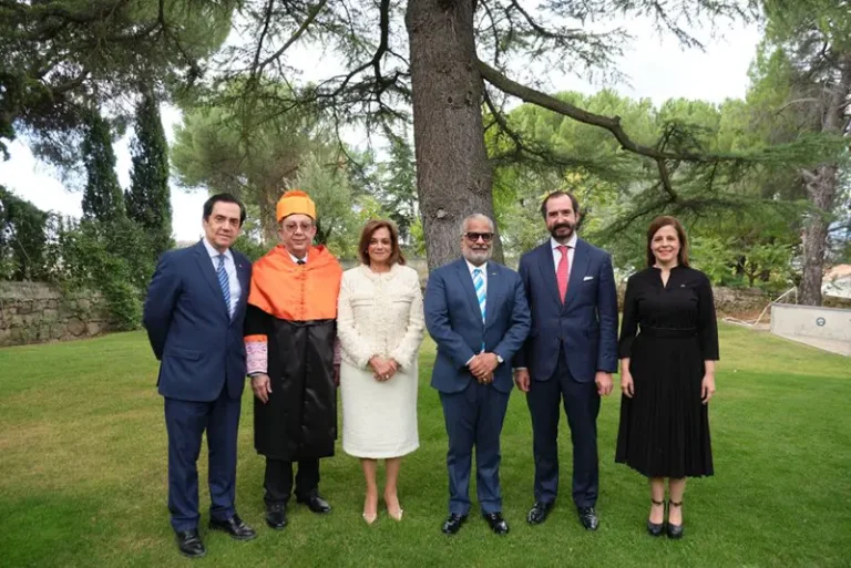 Héctor Valdez Albizu recibe Doctorado Honoris Causa en la UDIMA de Madrid