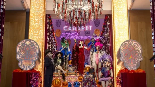 Madrid celebra la tradición mexicana con el altar de muertos “Cabaret El Recuerdo”