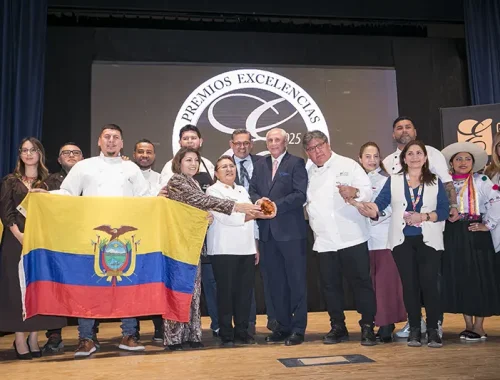 RAÍZ Ecuador sitúa a la gastronomía ecuatoriana en el escenario internacional tras recibir el Premio Excelencias 2025