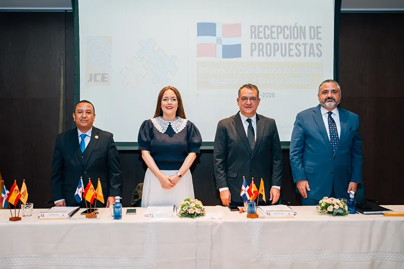 Comisión de la JCE recibe propuestas de aspirantes a miembros de las OCLEE en Europa