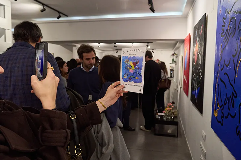 El artista colombiano Nicoläs Villamizar inaugura su nueva obra ‘El acto de caer’ en la Galería Jade