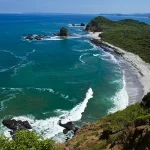 Puerto López, un destino ideal para disfrutar de turismo de playa y del avistamiento de ballenas en la costa ecuatoriana