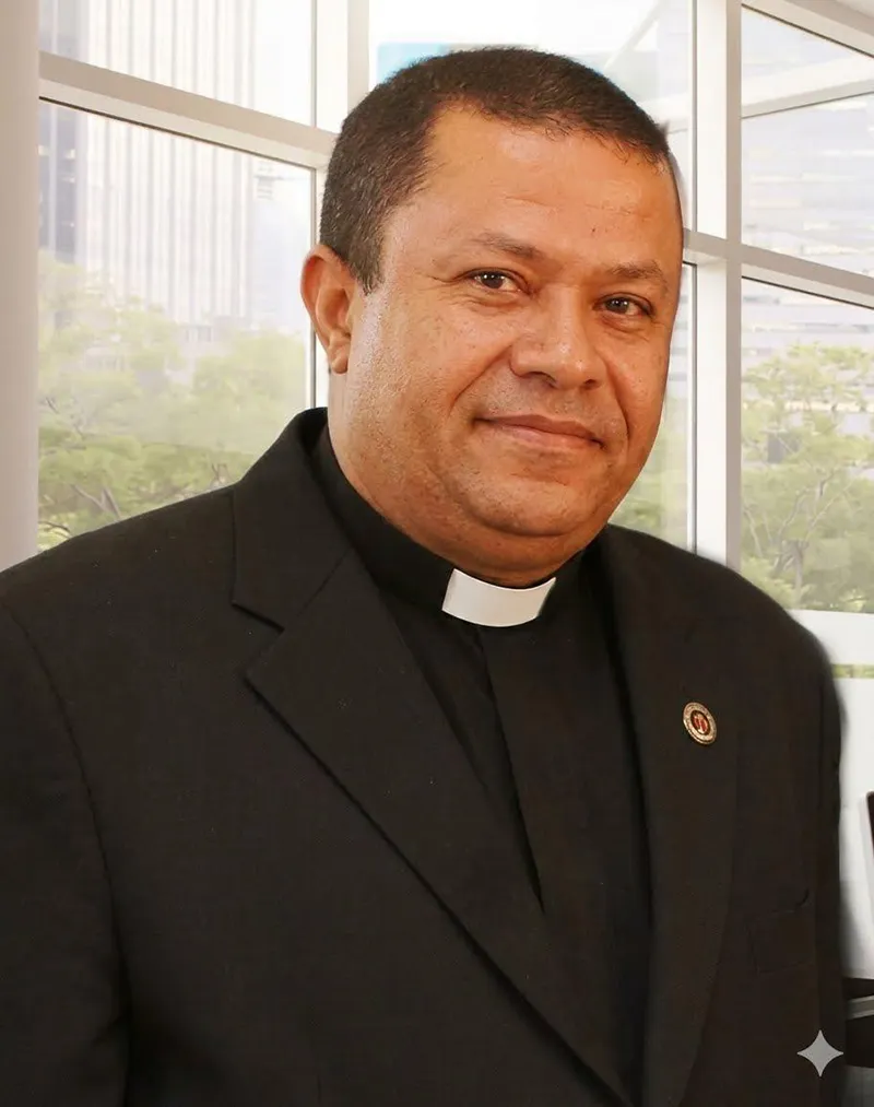 Padre Evaristo Areché, rector de la basílica de Higüey Padre Evaristo Areché, rector de la basílica de Higüey