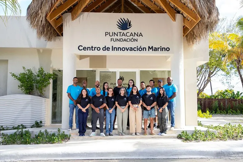 Parte del equipo del Centro de Conservación Marina, de la Fundación Puntacana