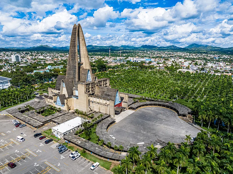 Pie de foto: Panorámica de la Basílica de Higüey. Crédito: Ministerio de Turismo de la República Dominicana.
