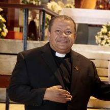 Padre Evaristo Areché, rector de la basílica de Higüey Padre Evaristo Areché, rector de la basílica de Higüey