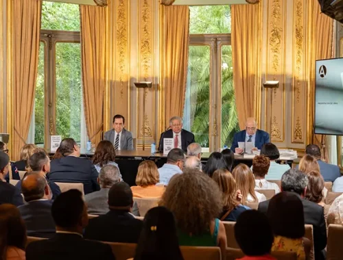 Juan Bolívar Díaz presenta “Con las riendas tensas”en Madrid, sus memorias, un recorrido por el periodismo y la historia dominicana
