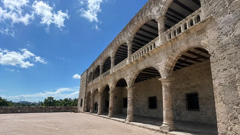 El Alcázar de Colón: un recorrido sensorial por la historia virreinal