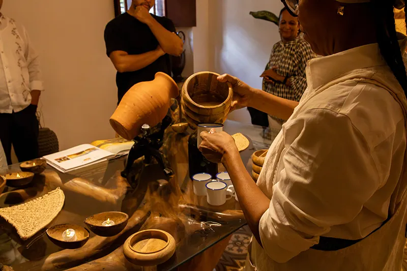 Mamá Mambó apuesta por investigar, preservar y reinterpretar los sabores dominicanos para acercar al público a la historia que existe detrás de cada ingrediente.