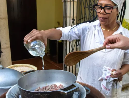 Mamá Mambó apuesta por investigar, preservar y reinterpretar los sabores dominicanos para acercar al público a la historia que existe detrás de cada ingrediente.