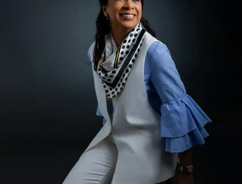 Maritza Acevedo construye el universo creativo de Gifinas, donde la identidad dominicana encuentra nuevas formas de expresarse.