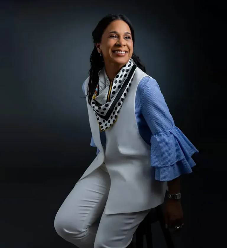 Maritza Acevedo construye el universo creativo de Gifinas, donde la identidad dominicana encuentra nuevas formas de expresarse.