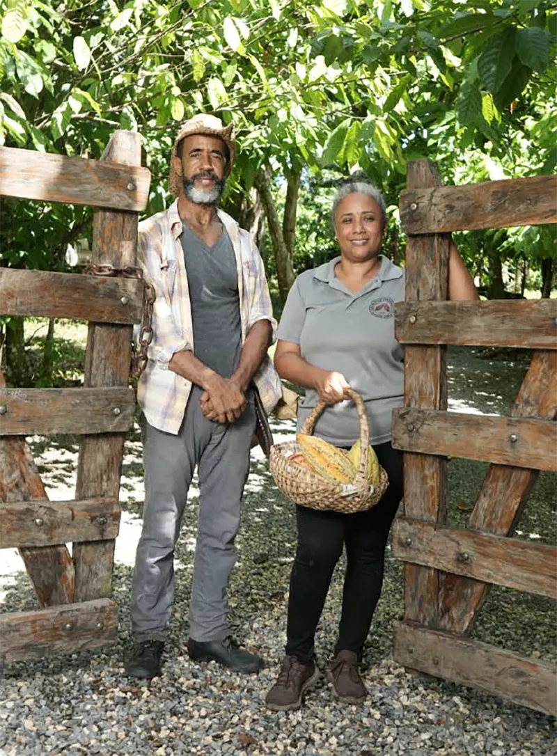 Eduardo y Maribel, propietarios de la finca cacaotera Canduncito